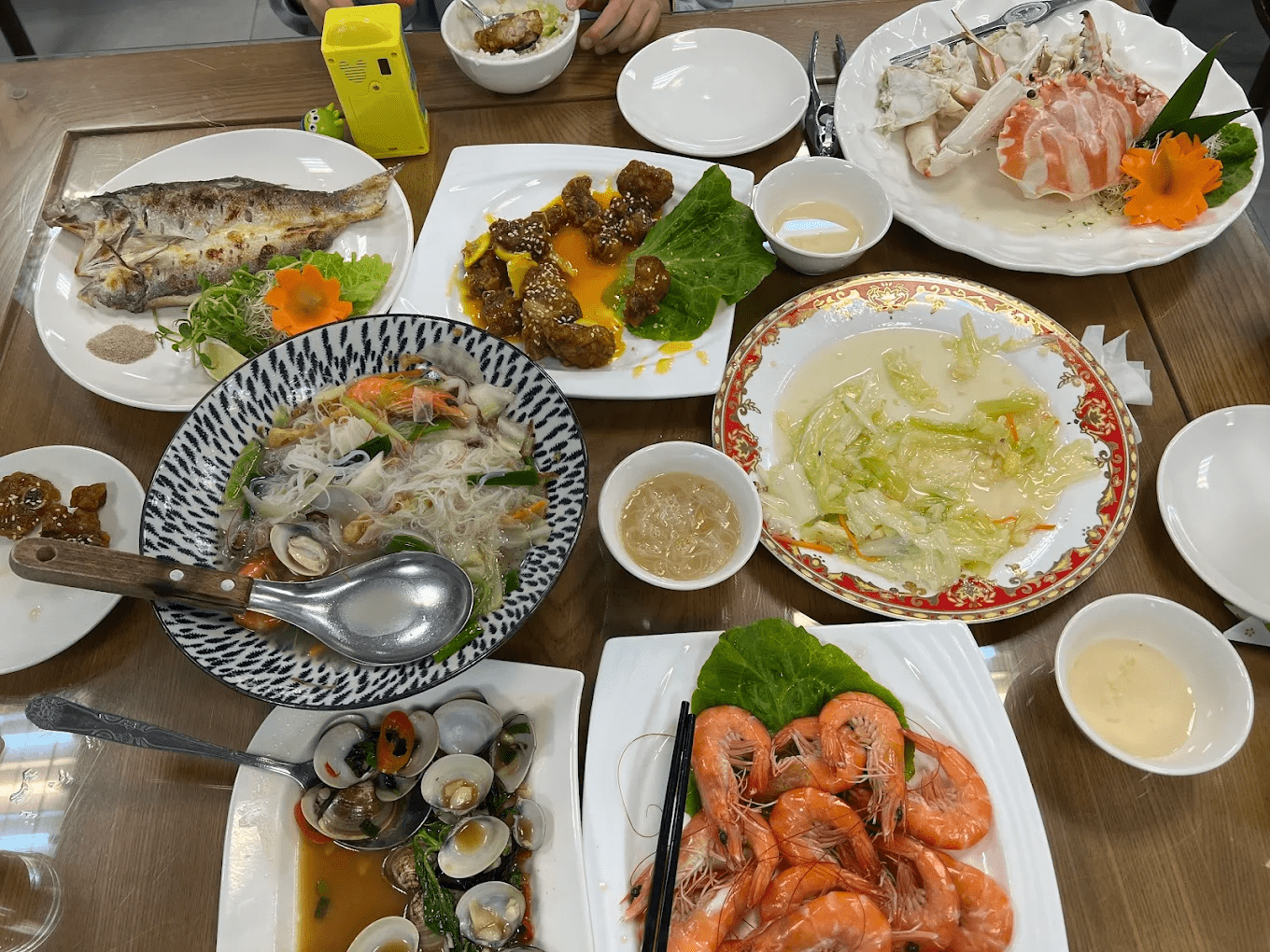 嘉福食堂｜藏在南寮漁港旁的家常海味，小旅行必吃的人氣食堂