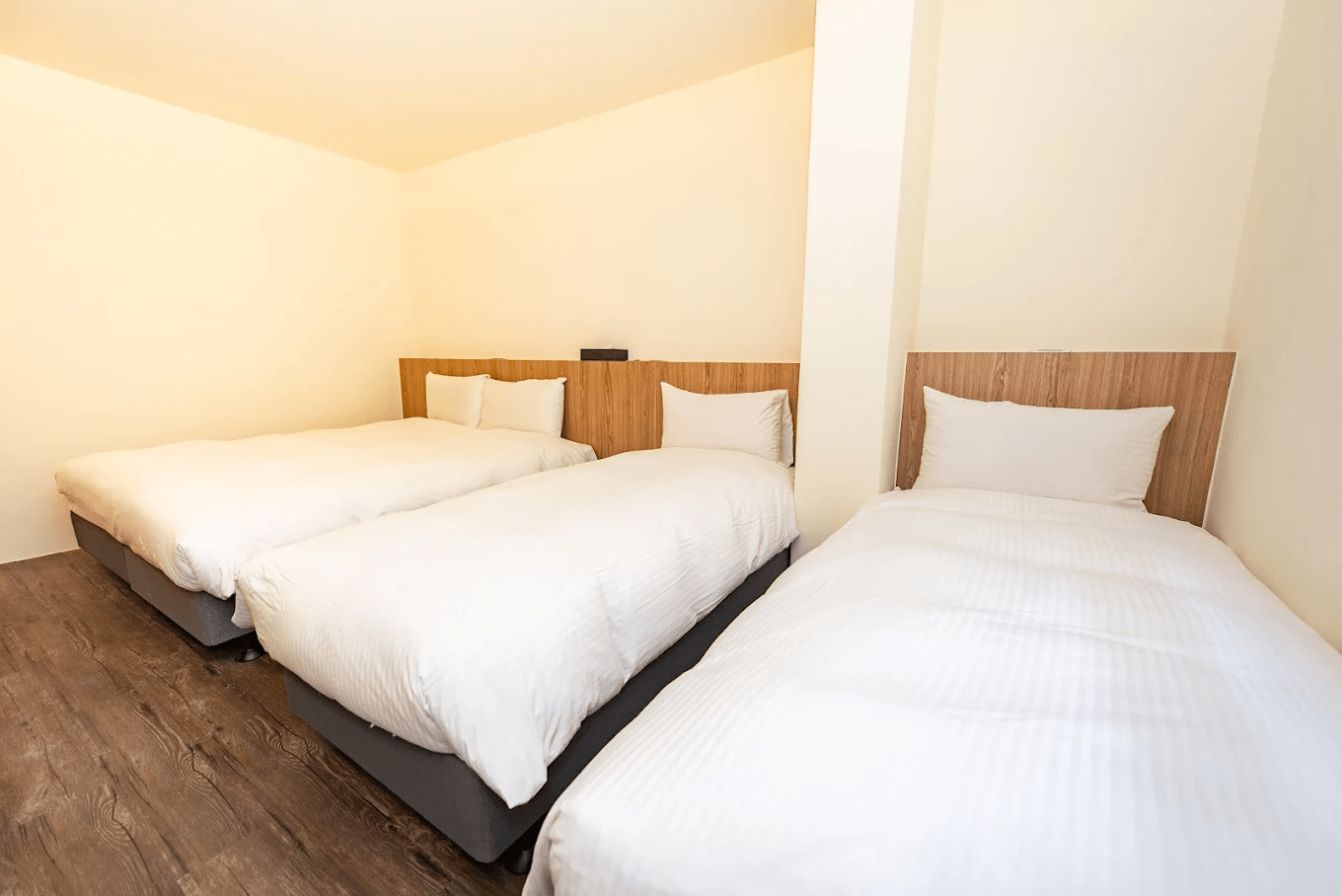 旅人驛站二館簡約且充滿設計感的房型