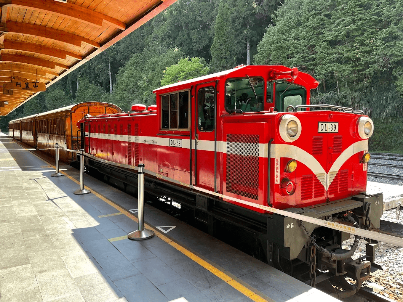 阿里山火車站與復古森林小火車