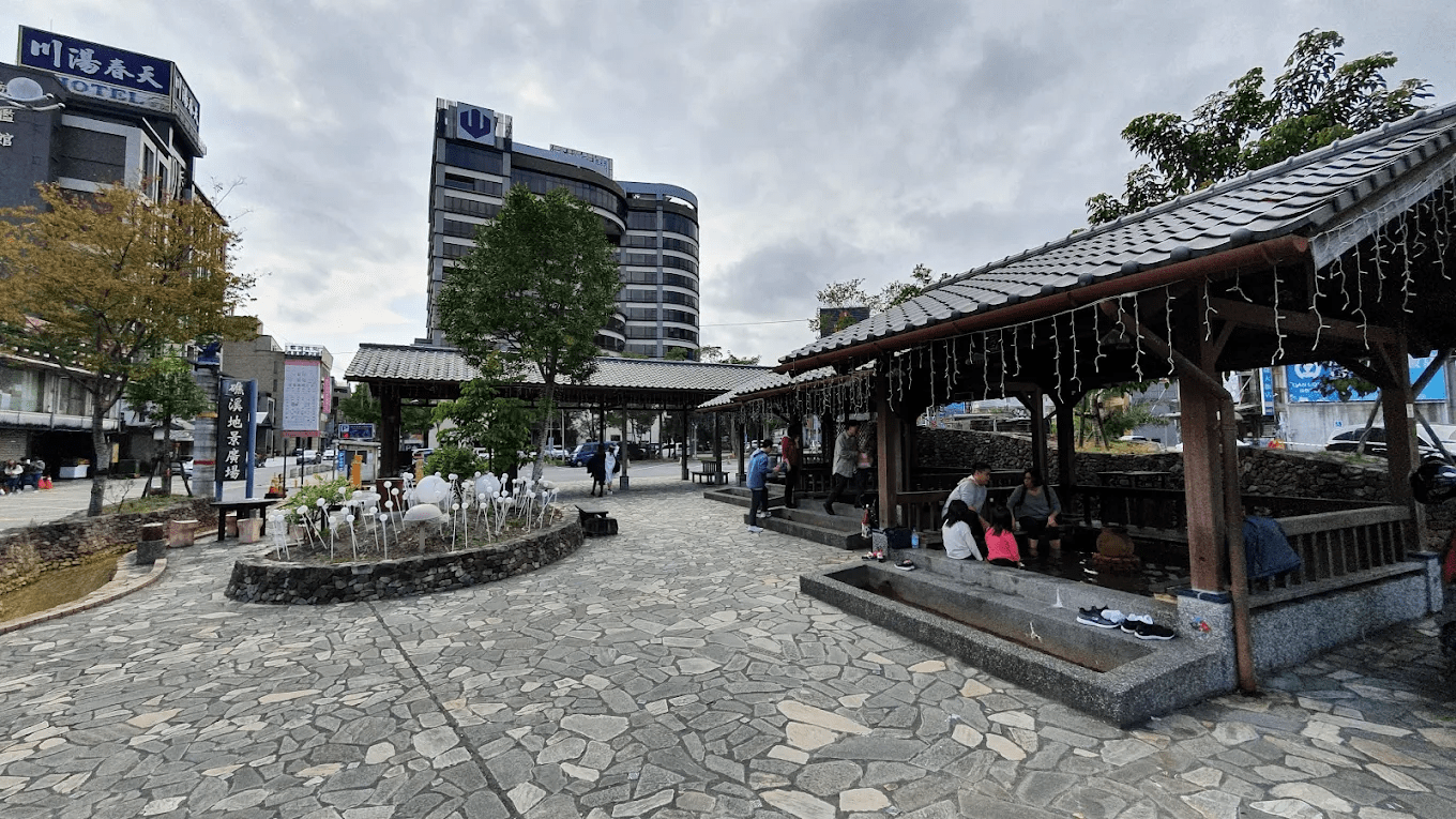 礁溪地景廣場｜小鎮散步的生活感綠地