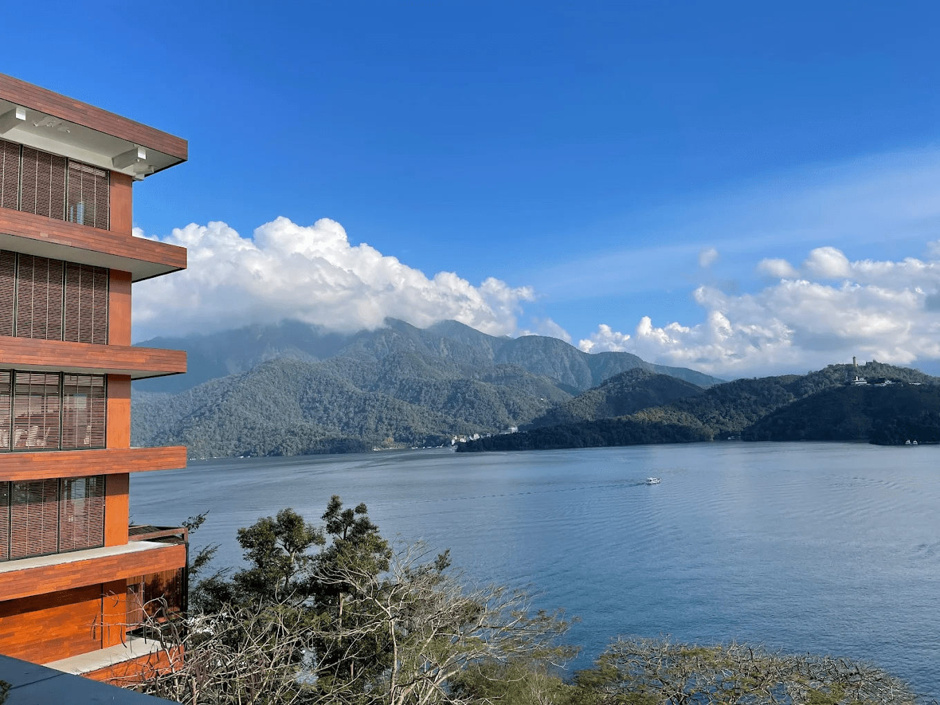 日月潭涵碧樓｜住進湖光之上的渡假聖地