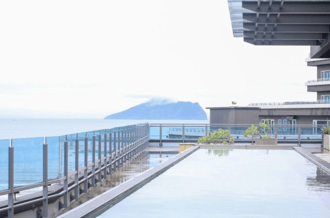 外澳的一場慢旅，住進一段靠海的時光，一夜在烏石港 OA HOTEL 的寧靜