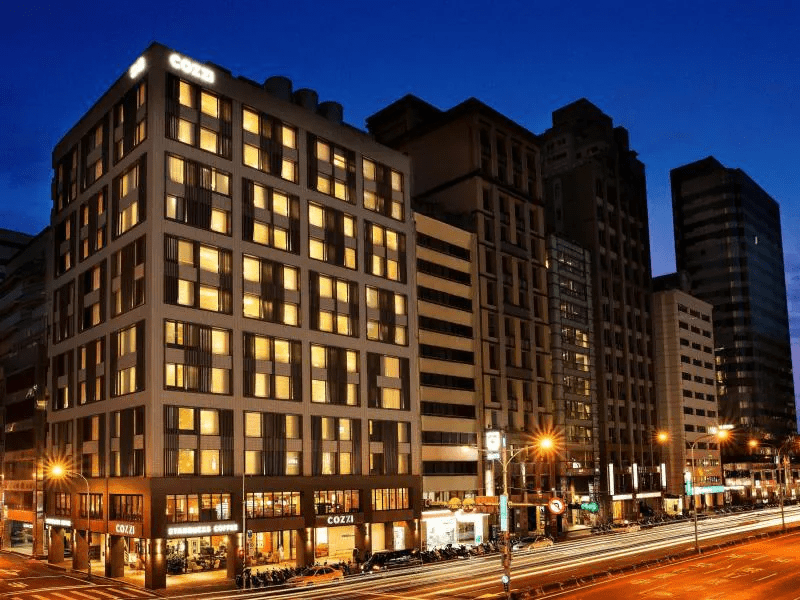 把腳步放進台北忠孝東路的日常裡，入住和逸飯店在夜色與微光中慢慢安住