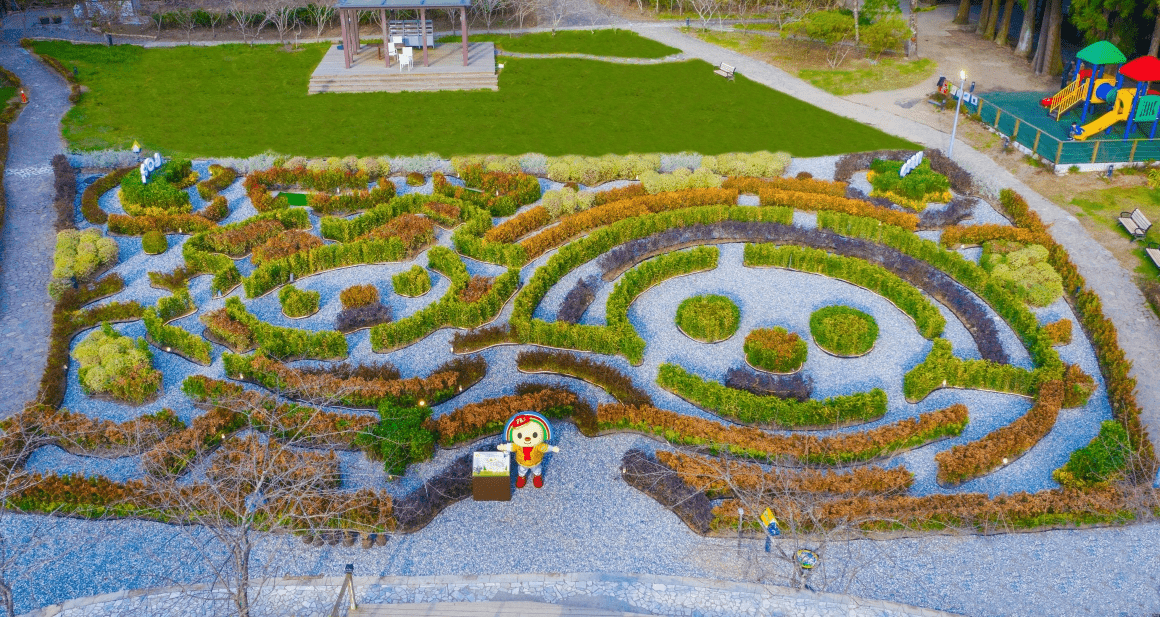 在南投清境遇見雲霧流動的早晨風景，住進山腰的雲的故鄉讓旅程默默慢下來