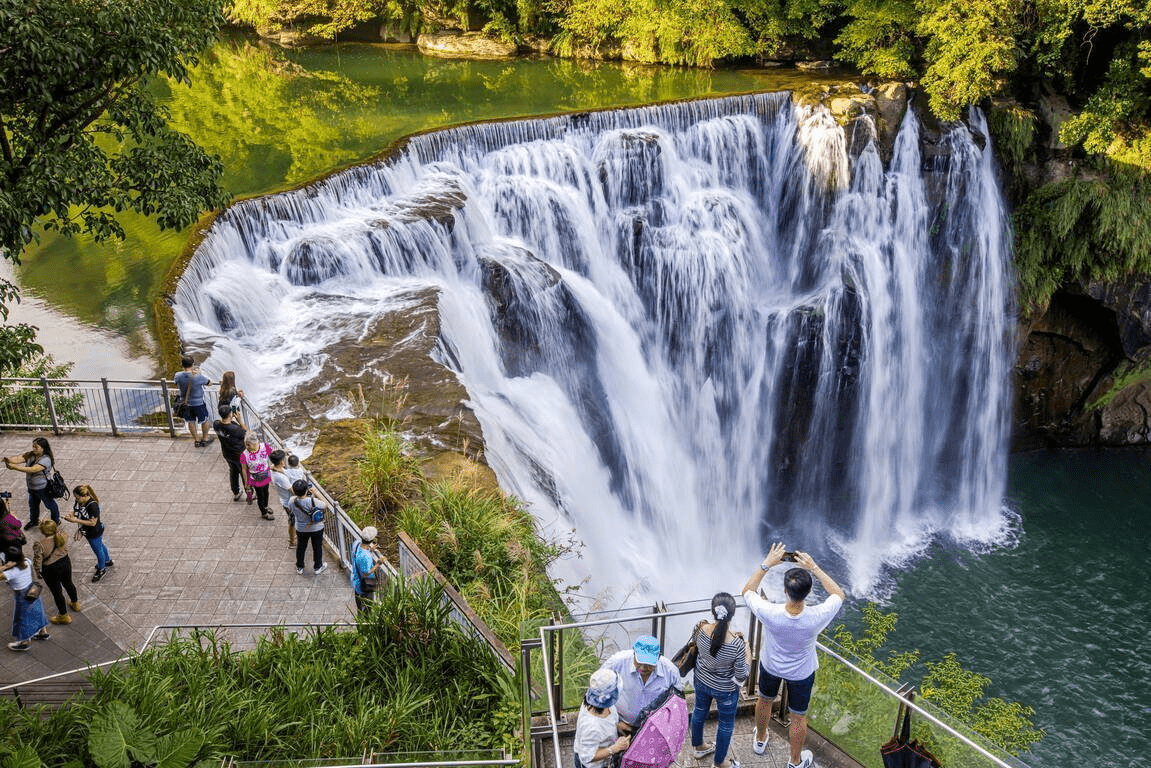 跟著海風與山霧慢慢前行，在墾丁、平溪與陽明山之間走出一段屬於自己的台灣自然旅程
