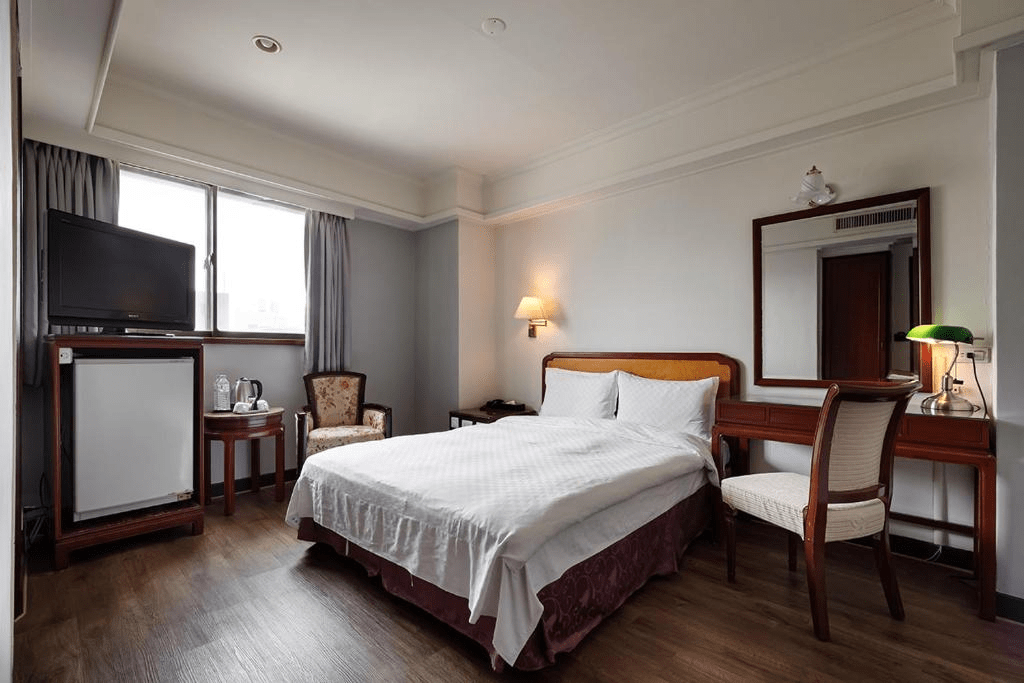 在新竹的黃昏巷口放慢腳步，為明天的旅程挑一間貼近生活味的住宿剛剛好