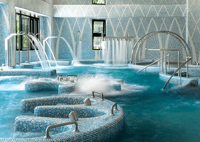 在中天溫泉渡假飯店的漫慢步調，住在溫泉的氣味裡，在房間泡一池暖湯