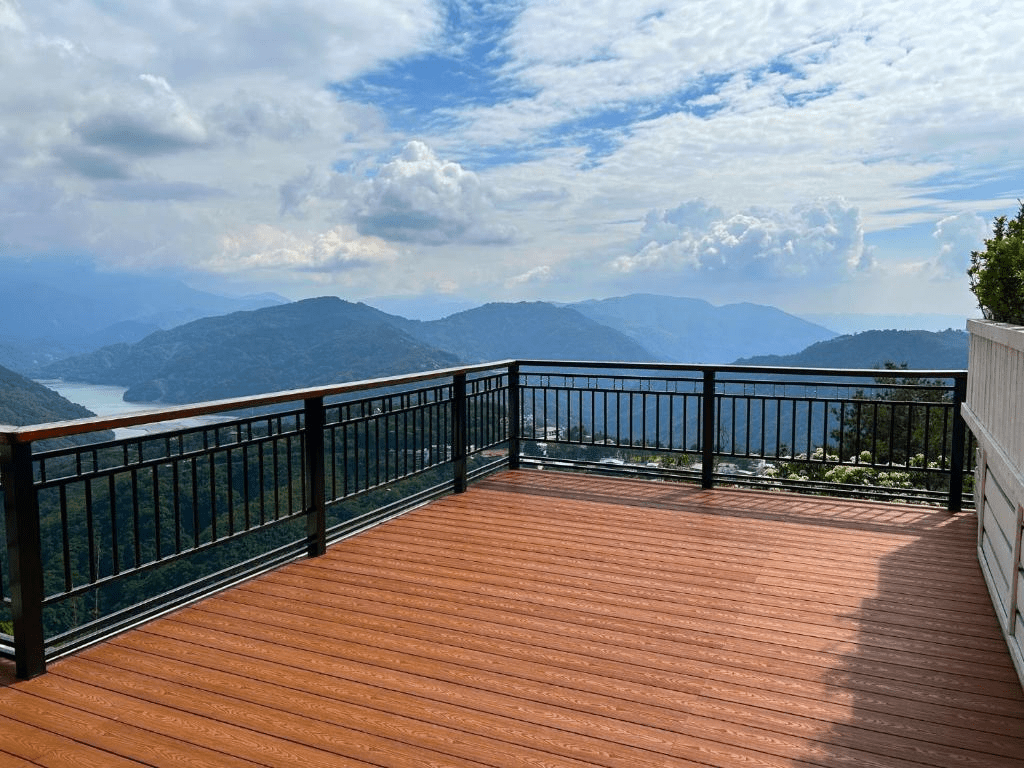 在南投清境遇見雲霧流動的早晨風景，住進山腰的雲的故鄉讓旅程默默慢下來