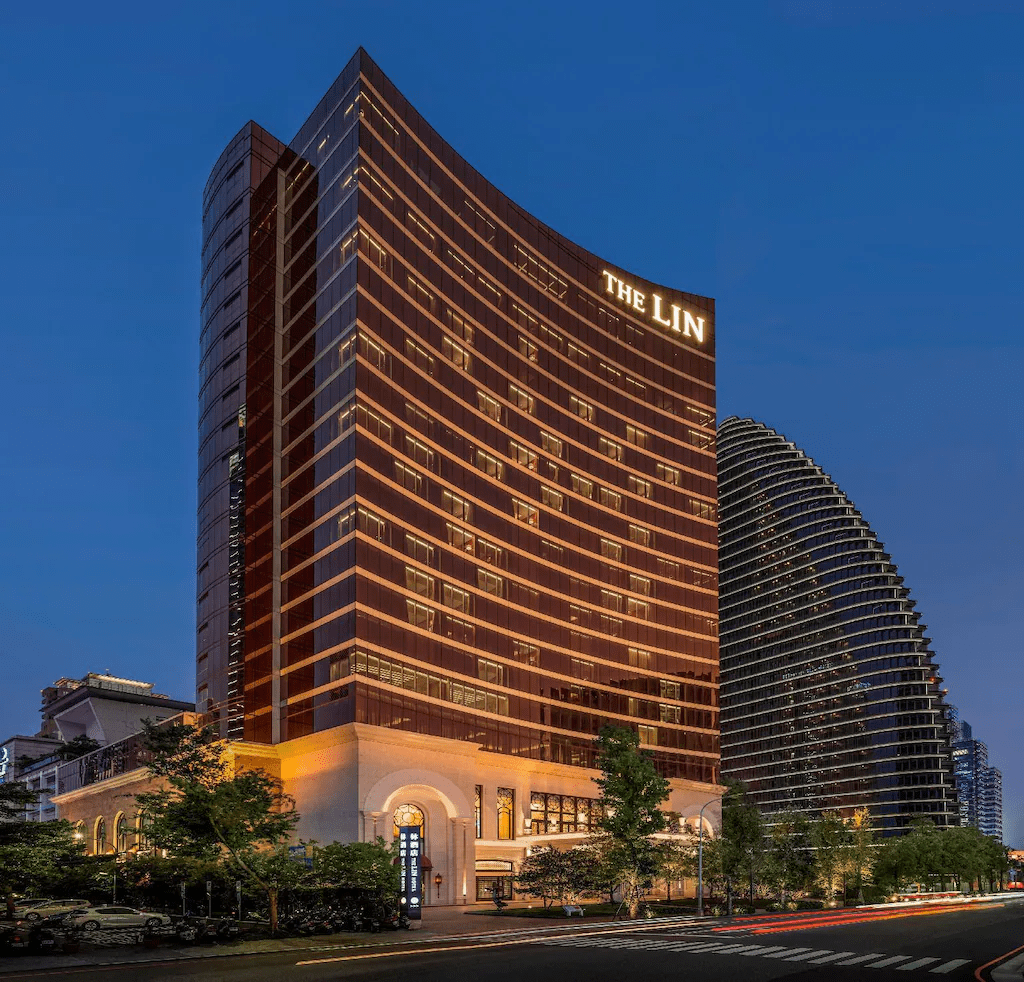 走進台中微亮的城市夜色，在林酒店展開一段被柔光包圍的放鬆旅程