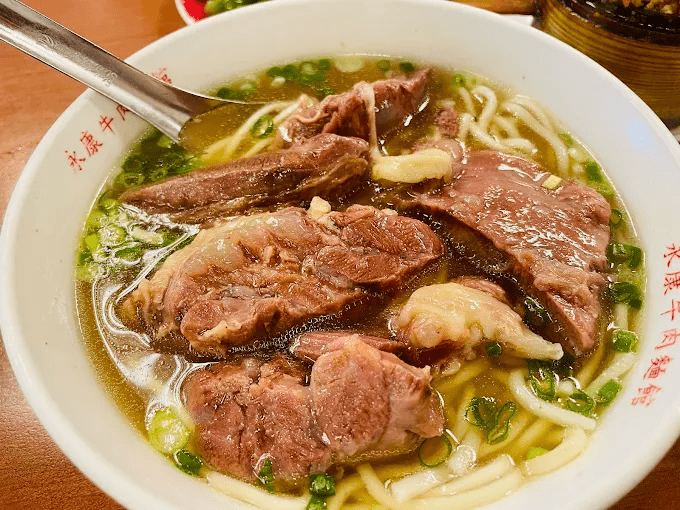 把行李放進台北星辰大飯店,順著捷運與巷弄一路走出一段剛剛好的城市旅程