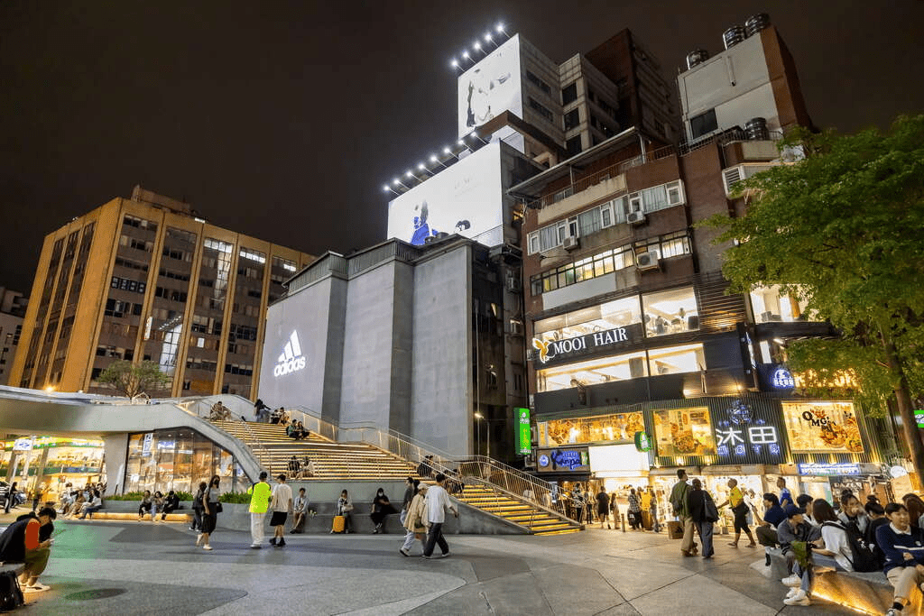 在清晨步入台北街區時，挑一間住起來剛好的住宿，讓整趟城市旅程從輕鬆的呼吸開始
