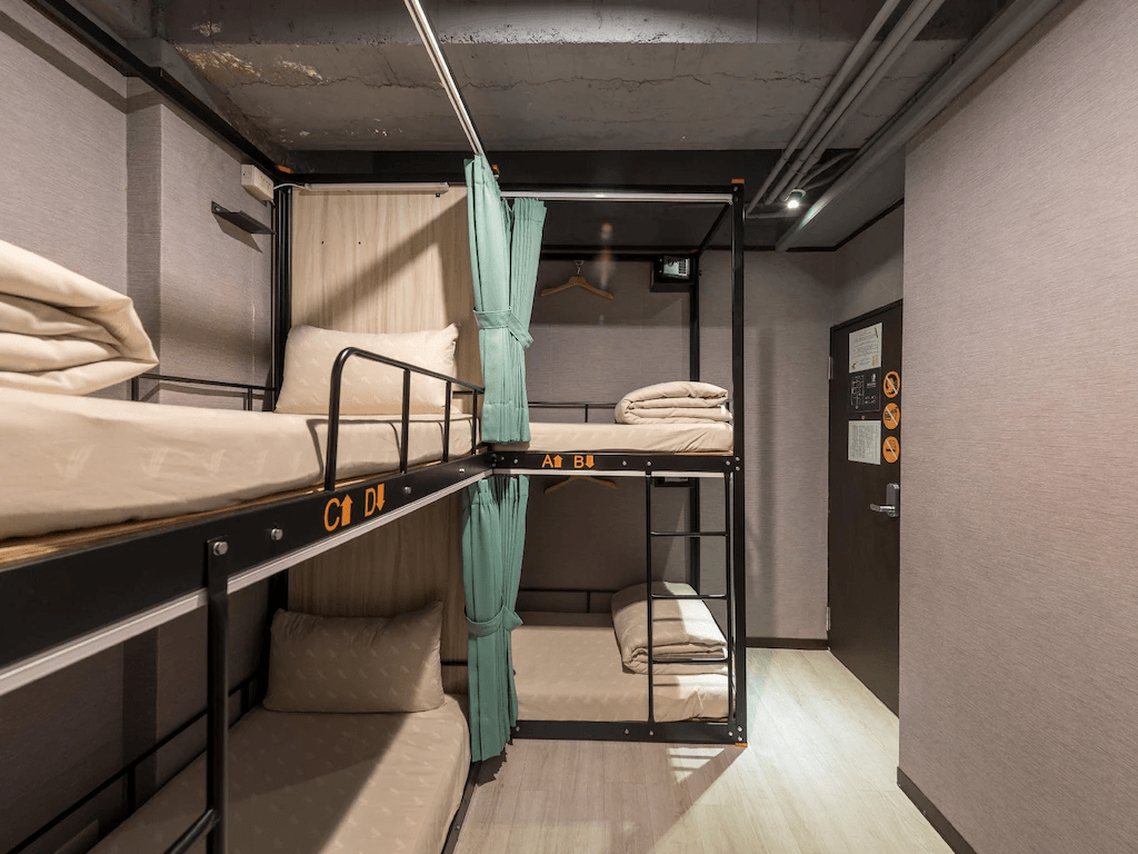 在清晨步入台北街區時，挑一間住起來剛好的住宿，讓整趟城市旅程從輕鬆的呼吸開始