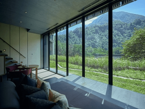 走進台中谷關的山谷靜霧裡，在虹夕諾雅泡一池能把心慢下來的暖泉時光