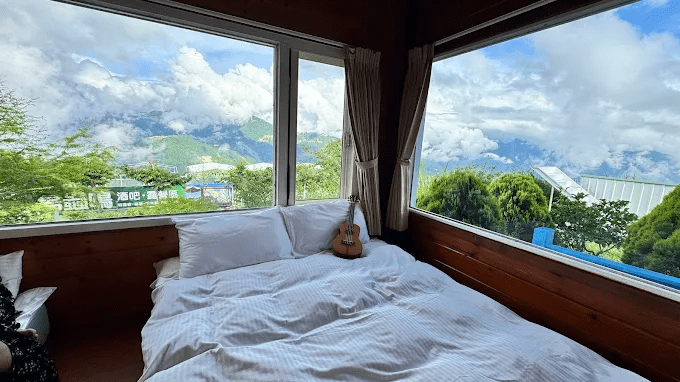 順著南投的山風走向清境農場那片草原時，綿羊與陽光會在抵達瞬間把你的心情慢慢放鬆