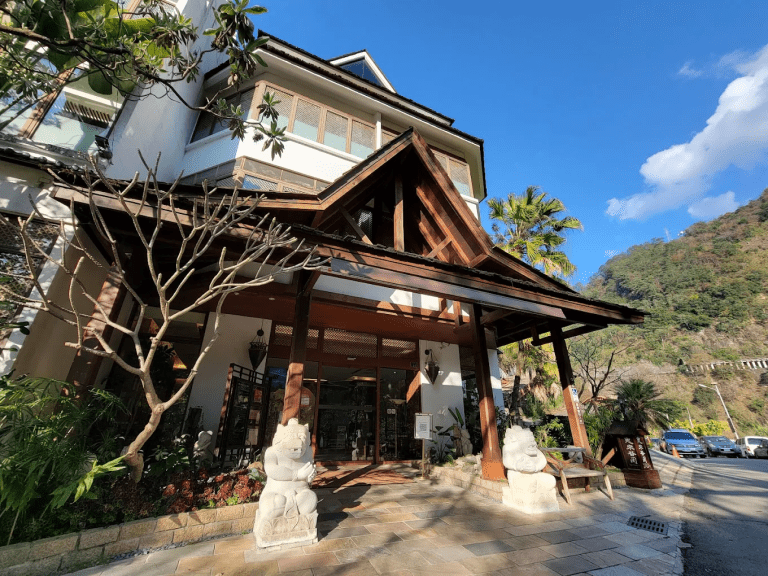 台中谷關秘境溫泉｜彷彿走進峇里島的「惠來谷關溫泉會館」