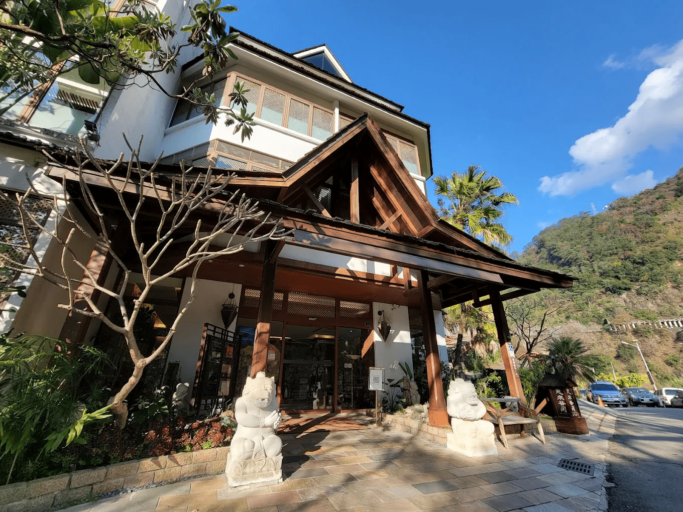 台中谷關秘境溫泉｜彷彿走進峇里島的「惠來谷關溫泉會館」