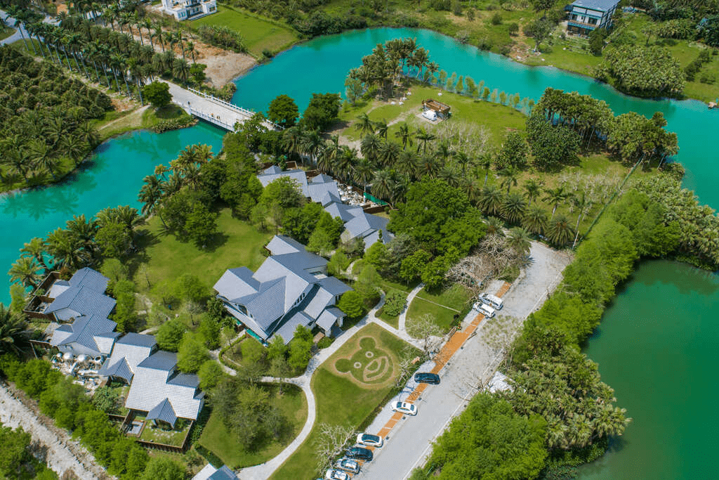 離開城市節奏後走向花蓮壽豐，雲山水夢幻湖正好接住旅人的呼吸