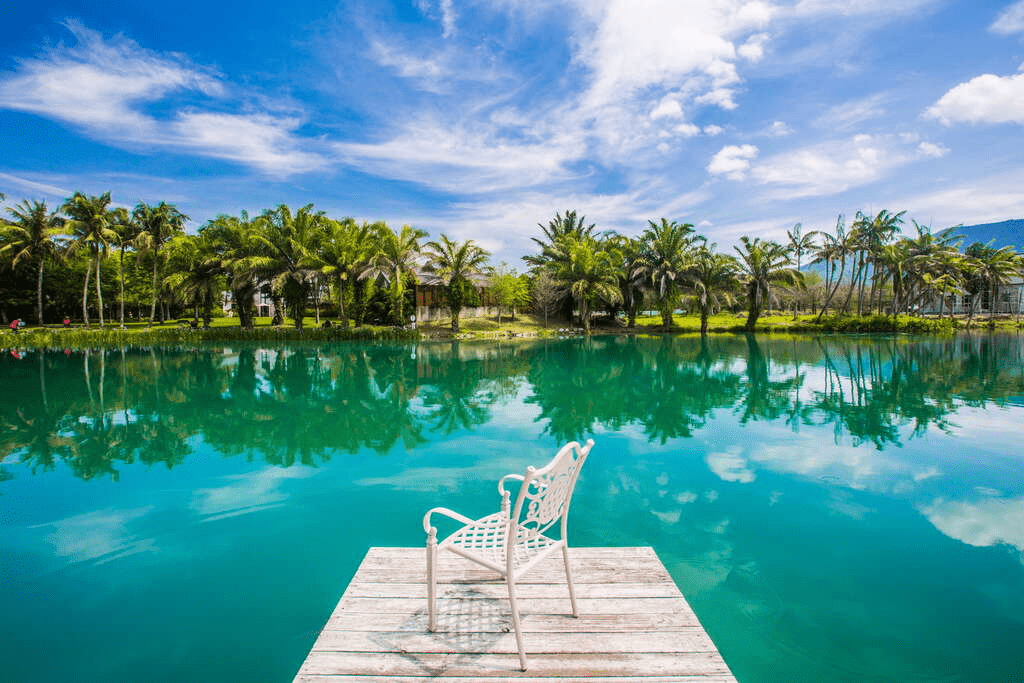 離開城市節奏後走向花蓮壽豐，雲山水夢幻湖正好接住旅人的呼吸