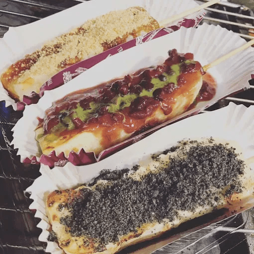 在烏來度過一夜，把腳步放到最慢，在房裡聽溪水聲與暖湯氣泡聲交替，旅行因此更靠近心裡