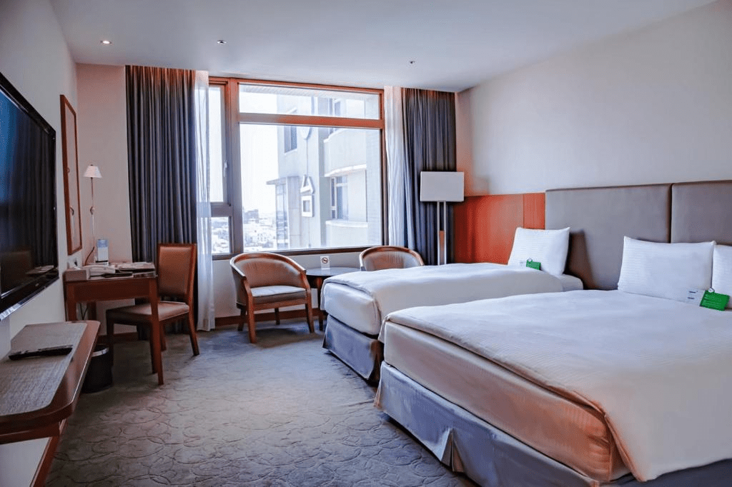 在台中的夜色裡放慢步伐，挑間適合自己節奏的住宿迎接下一段旅程