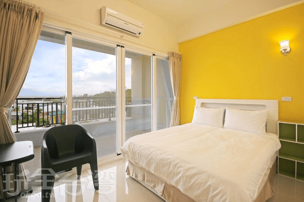 在台東的陽光裡慢慢旅行，挑一間貼近生活氣息的住宿，讓整趟旅程更自在