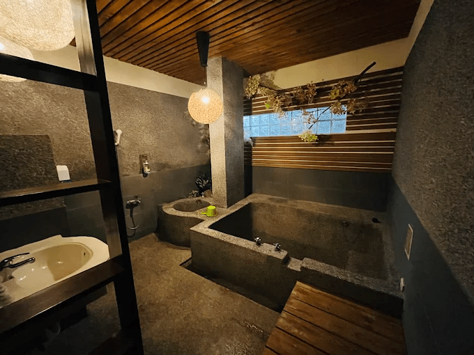 在礁溪的溫暖蒸氣裡，春和溫泉湯屋，讓身體慢慢沉進季節的步調