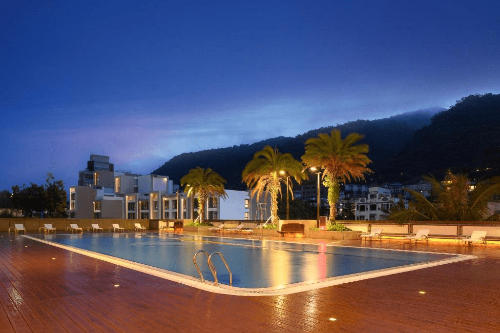 推開礁溪溫泉飯店的房門，蒸氣輕輕浮起的那刻讓人只想把旅程慢慢停在這裡