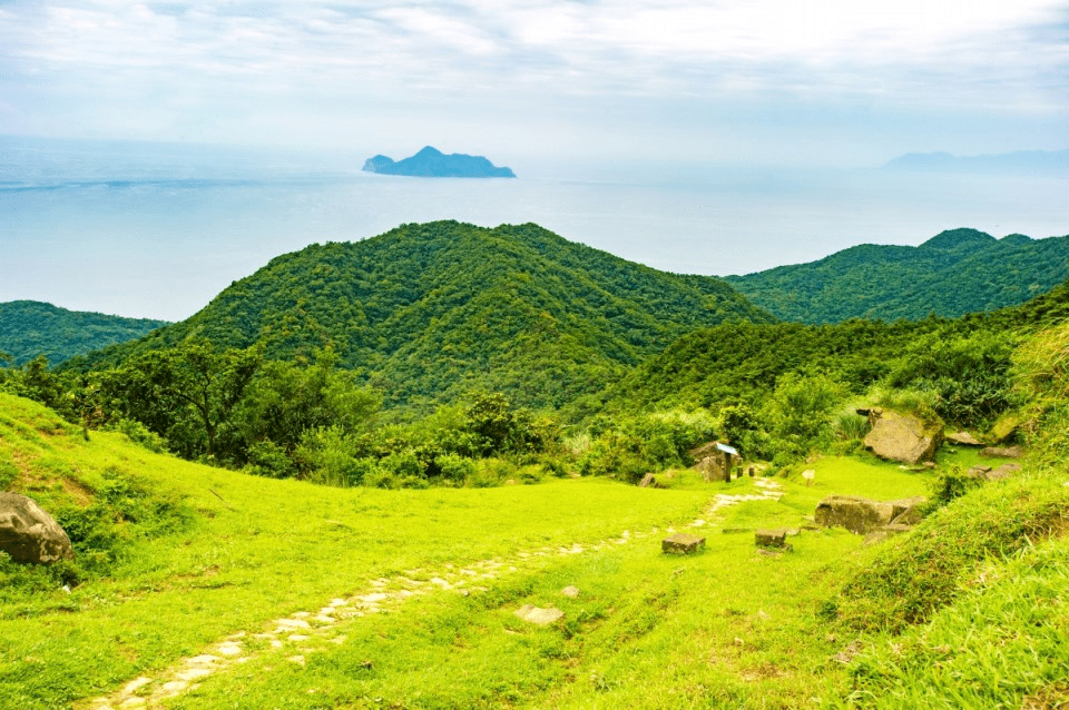 把腳步放輕走進桃源谷，在東北角山海的開闊風景裡重新找回呼吸的節奏