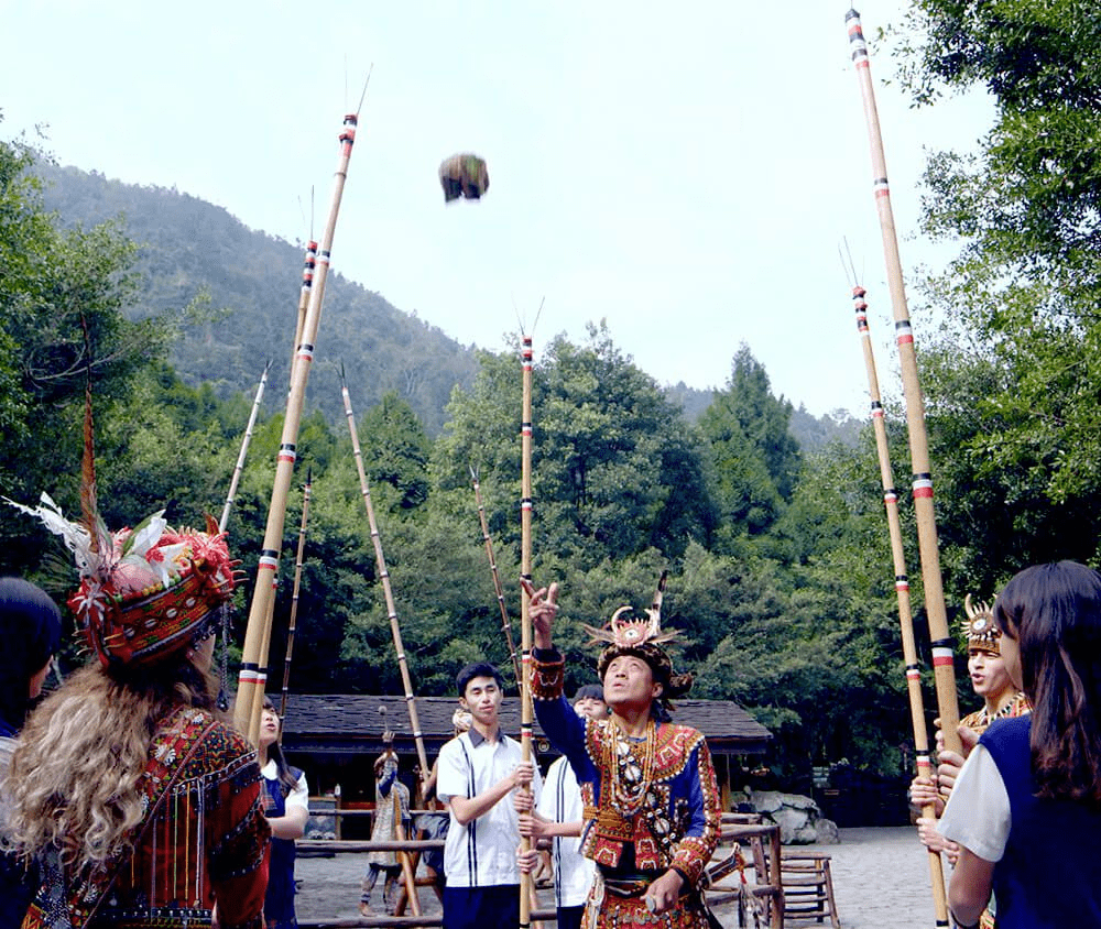 在纜車視角遇見部落文化,用雙腳尋找故事,走進九族文化村的層層魅力