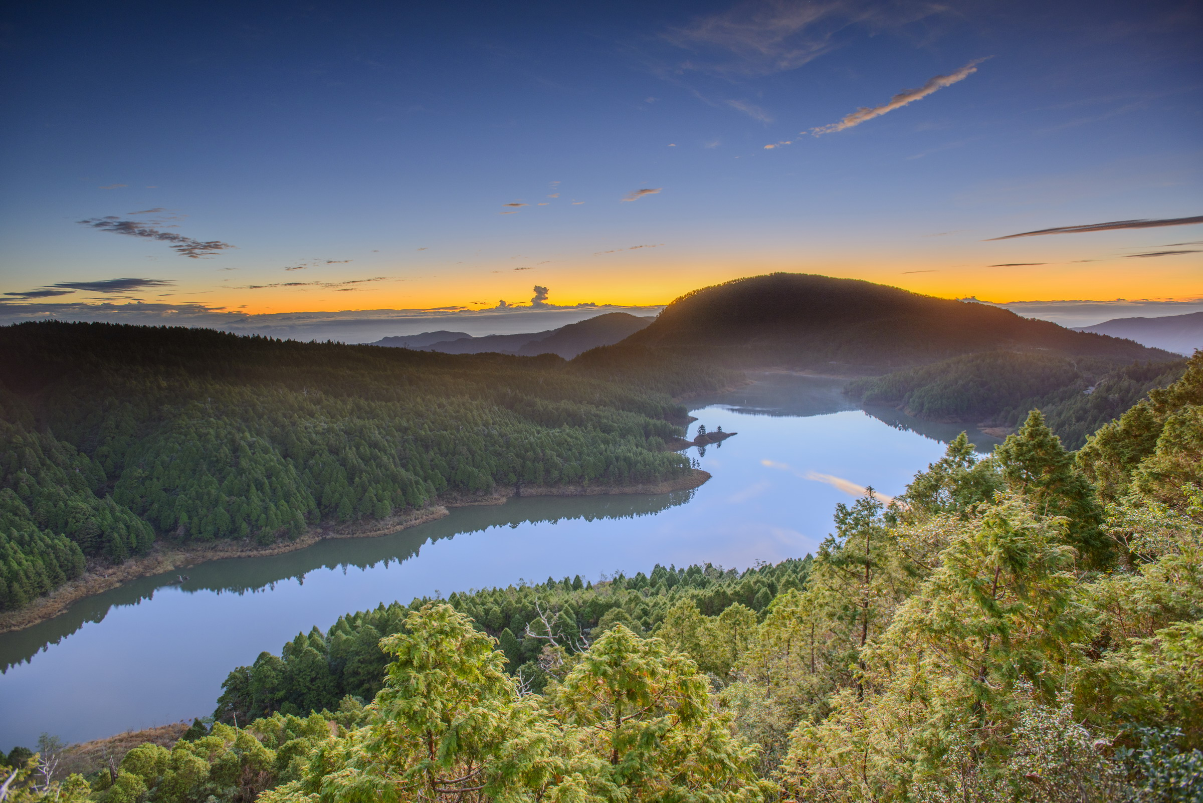 從湖面倒影到雲海翻湧，當雲霧推開森林，太平山帶你讀懂一座山的四季