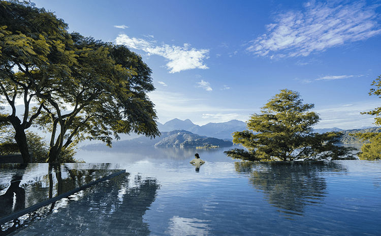 湖面與光線作伴，把生活按下暫停鍵，住進涵碧樓給你的山湖系療癒奢旅