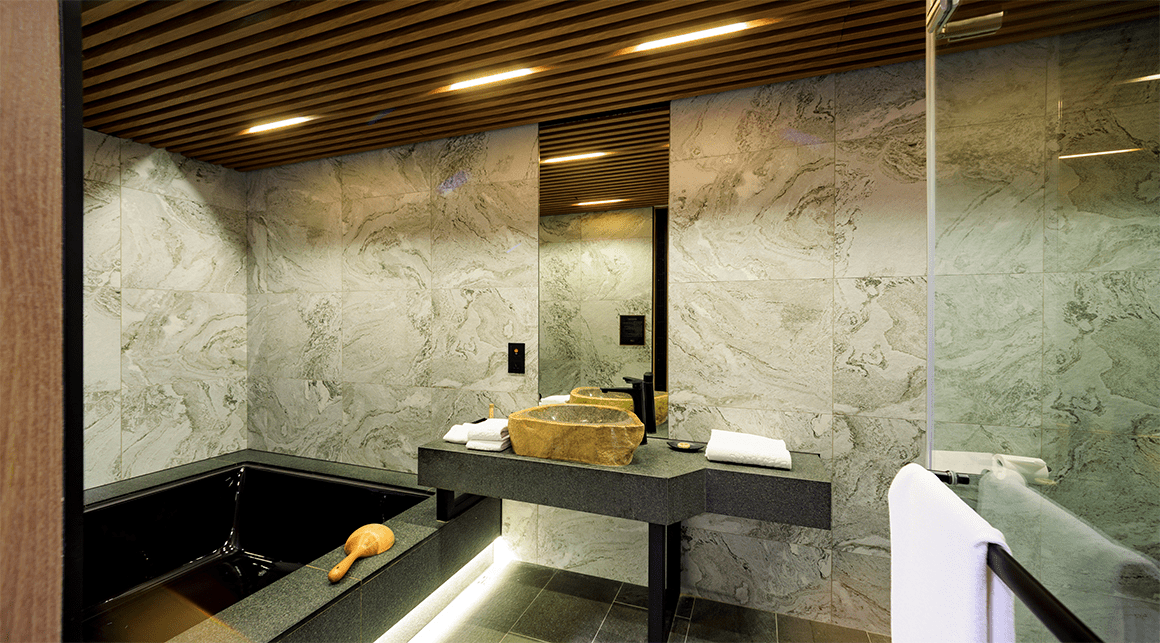 光線與空間的溫柔，在城市裡尋一處安靜，在甲山林湯旅把步調放慢一點