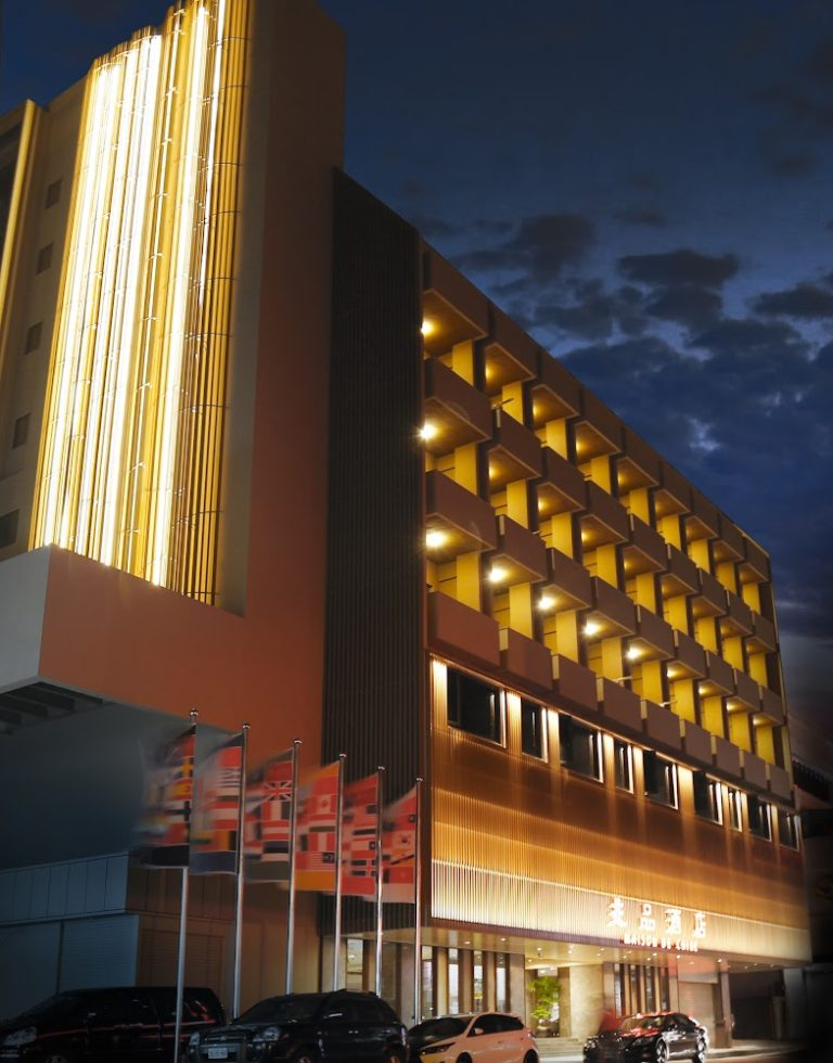 迎著嘉義傍晚的微風漫步城市，把今晚的住宿交給最喜歡的那間溫柔房間