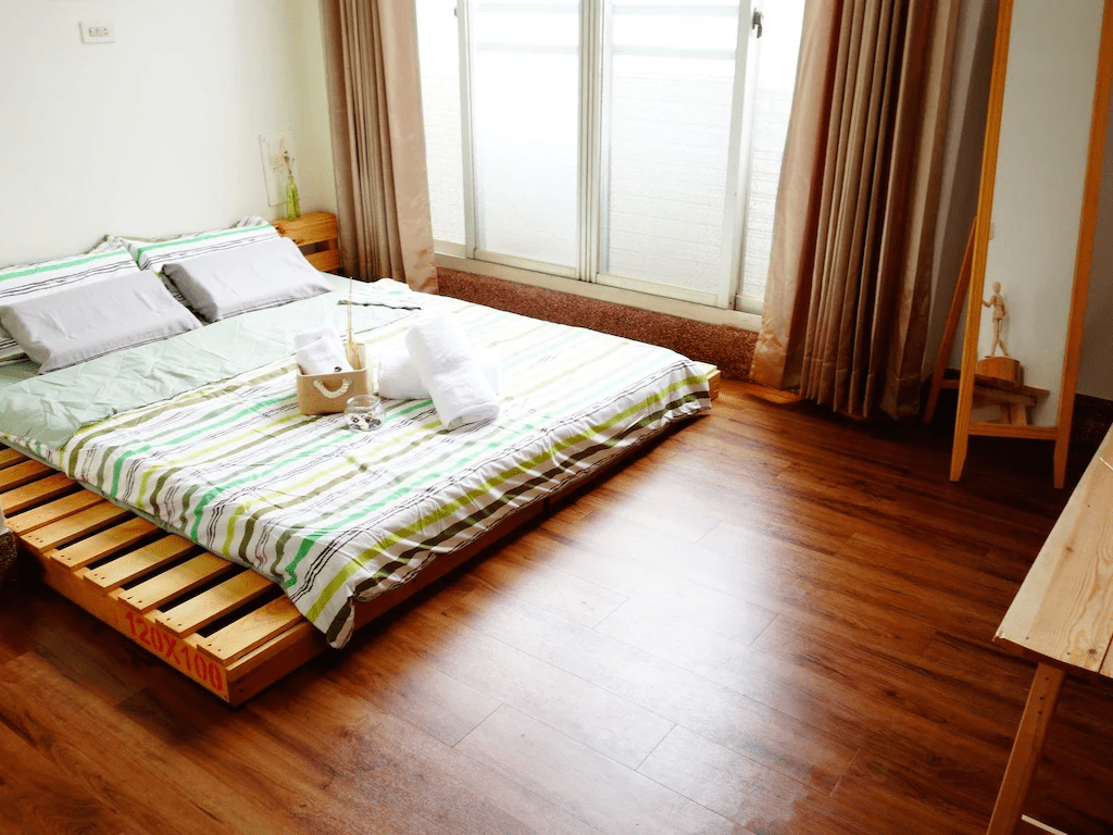 迎著嘉義傍晚的微風漫步城市，把今晚的住宿交給最喜歡的那間溫柔房間