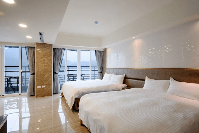 日月潭的湖面會記得你，那些在伊達邵碼頭的片刻，是旅行最柔軟的部分