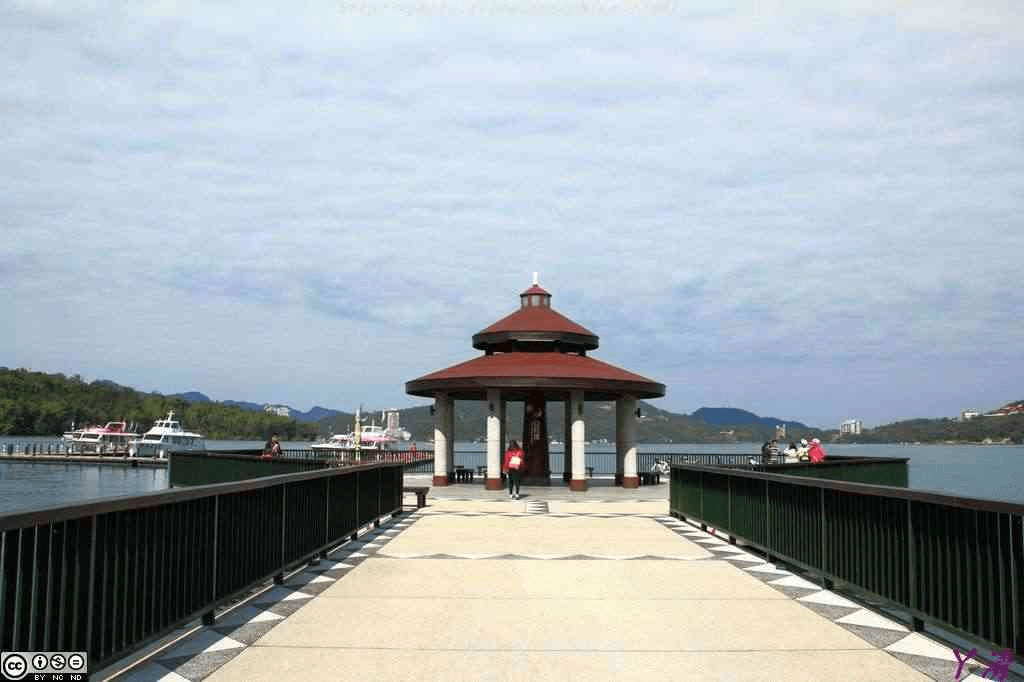 日月潭的湖面會記得你，那些在伊達邵碼頭的片刻，是旅行最柔軟的部分