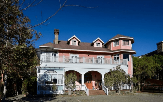 在木屋裡看雲海流動，住進雲霧與陽光之間，清境晨曦山莊的溫柔慢時光