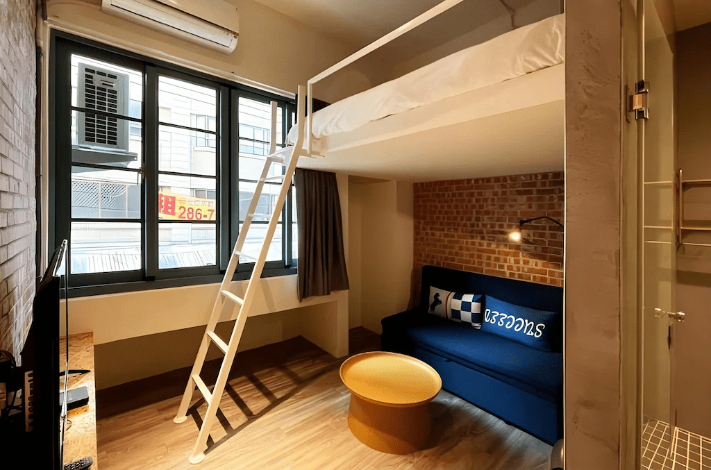 在嘉義市落腳一晚,從火車站走向不同住宿風景,把旅行的步伐交給城市的溫度帶著走