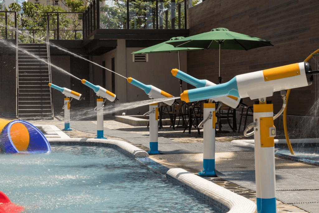 在礁溪的一個停靠點，在川湯春天旗艦館的溫泉裡呼吸，把旅行變得柔軟