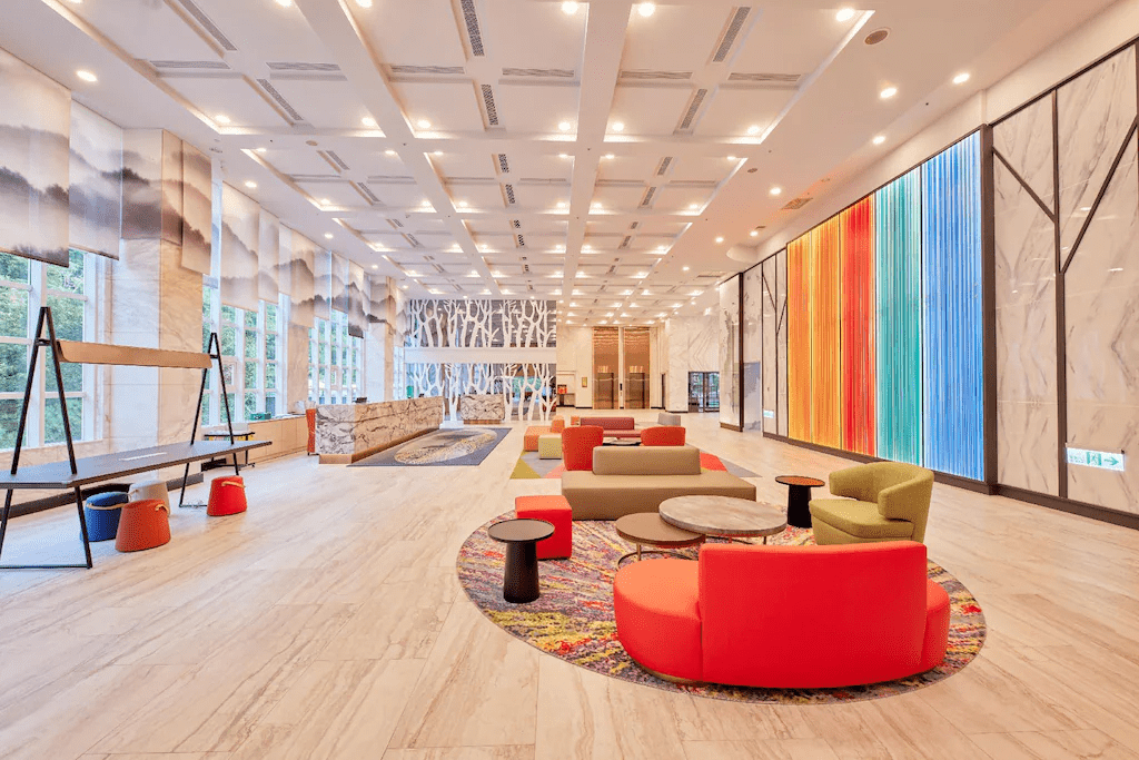 在台中谷關泡一池暖泉，看山霧慢慢散開的早晨，把假期交給最靜好的溫泉飯店時光