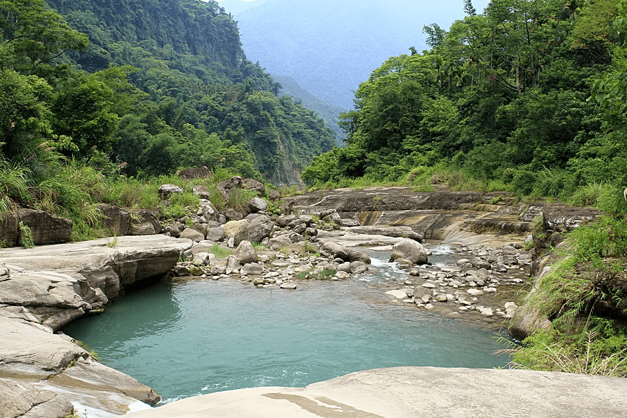 萬年峽谷震撼人心