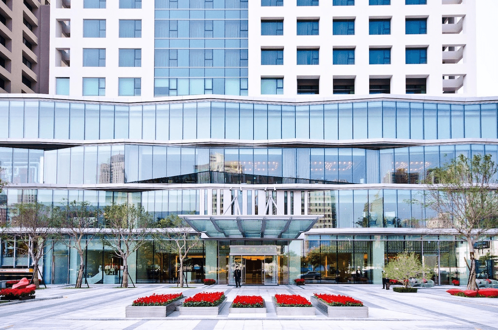 在七期走進夜色與微光時,入住台中日月千禧酒店讓旅程悄悄慢下來