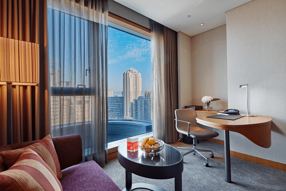 在七期走進夜色與微光時,入住台中日月千禧酒店讓旅程悄悄慢下來