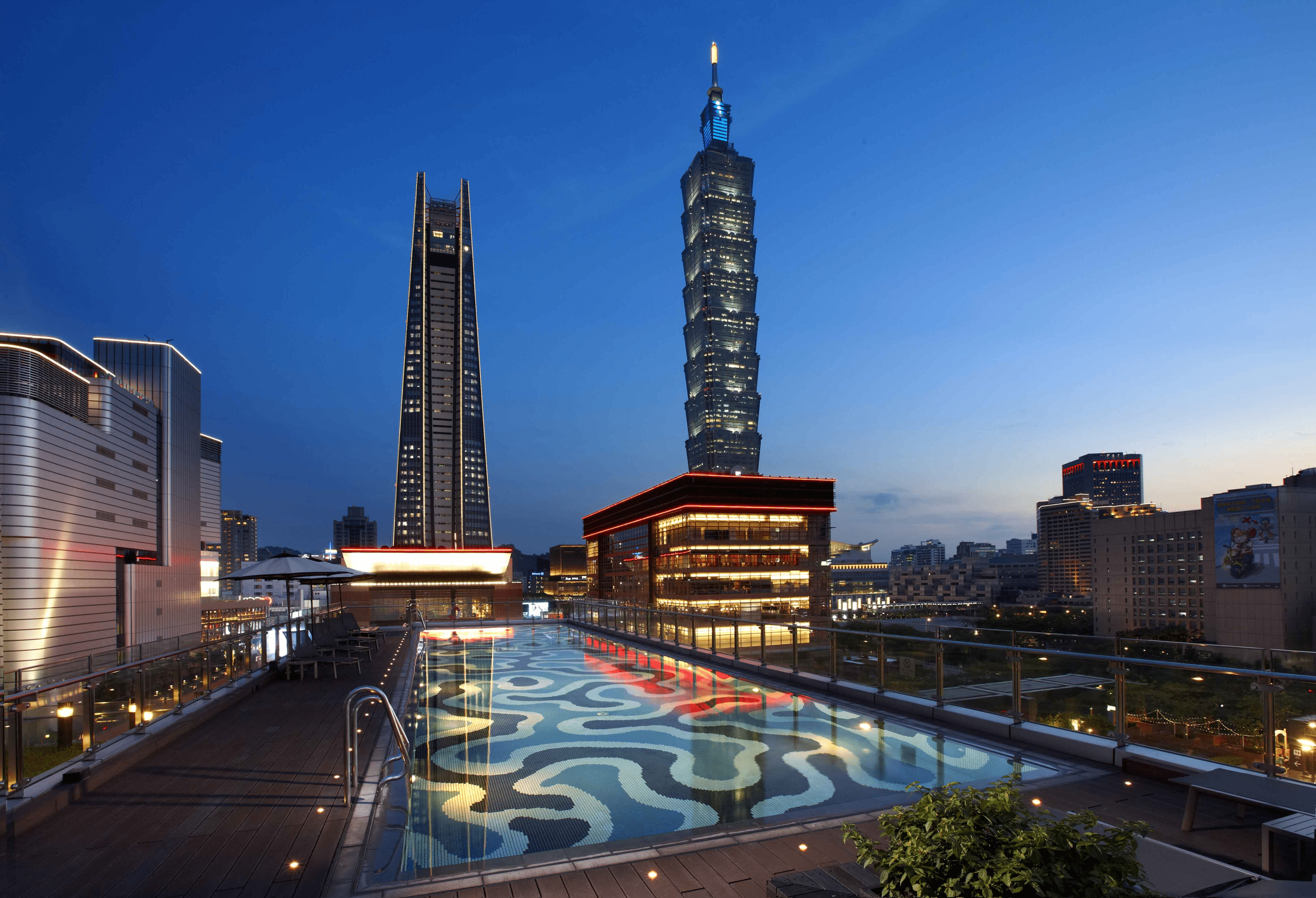 住進台北的溫柔光裡，走進台北艾麗希爾頓，一夜住進信義的光影與木香