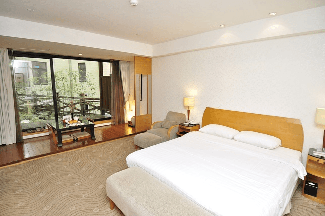 在北投山林裡泡一場溫柔假期，住進春天酒店的山光裡，讓日常變得柔軟