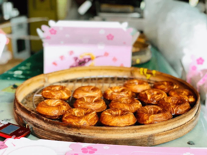 在奮起湖的山谷霧氣中慢慢前行，用步道與老街香氣把旅程鋪成一段輕柔又深刻的假期