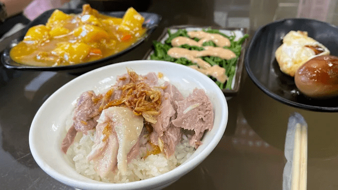 踩著林間微光往嘉義太和村前行，在觀音瀑布的水聲陪伴下走完一段清涼而輕柔的步道旅程