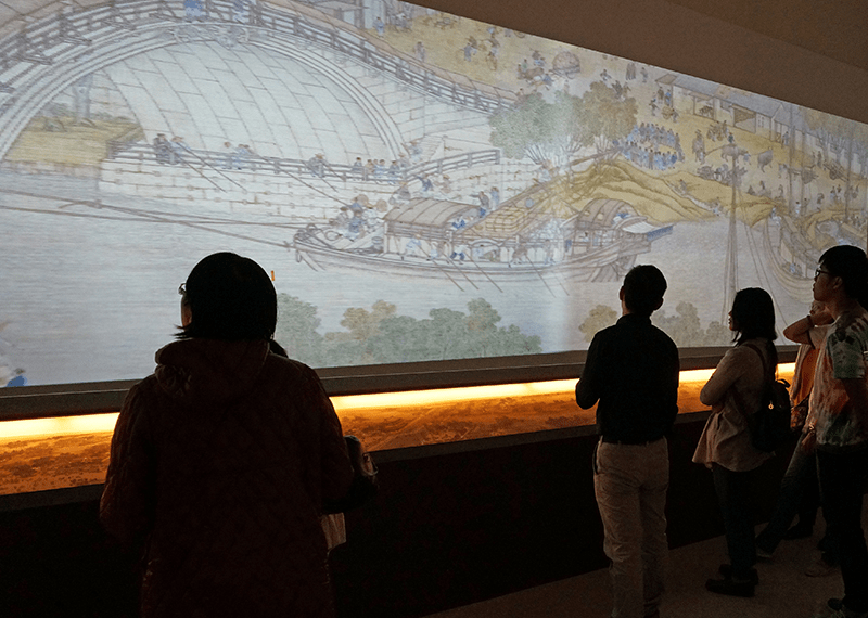 沿著外雙溪往上走向故宮博物院，在初冬空氣裡把臺北的山色與千年文明一起收進眼底