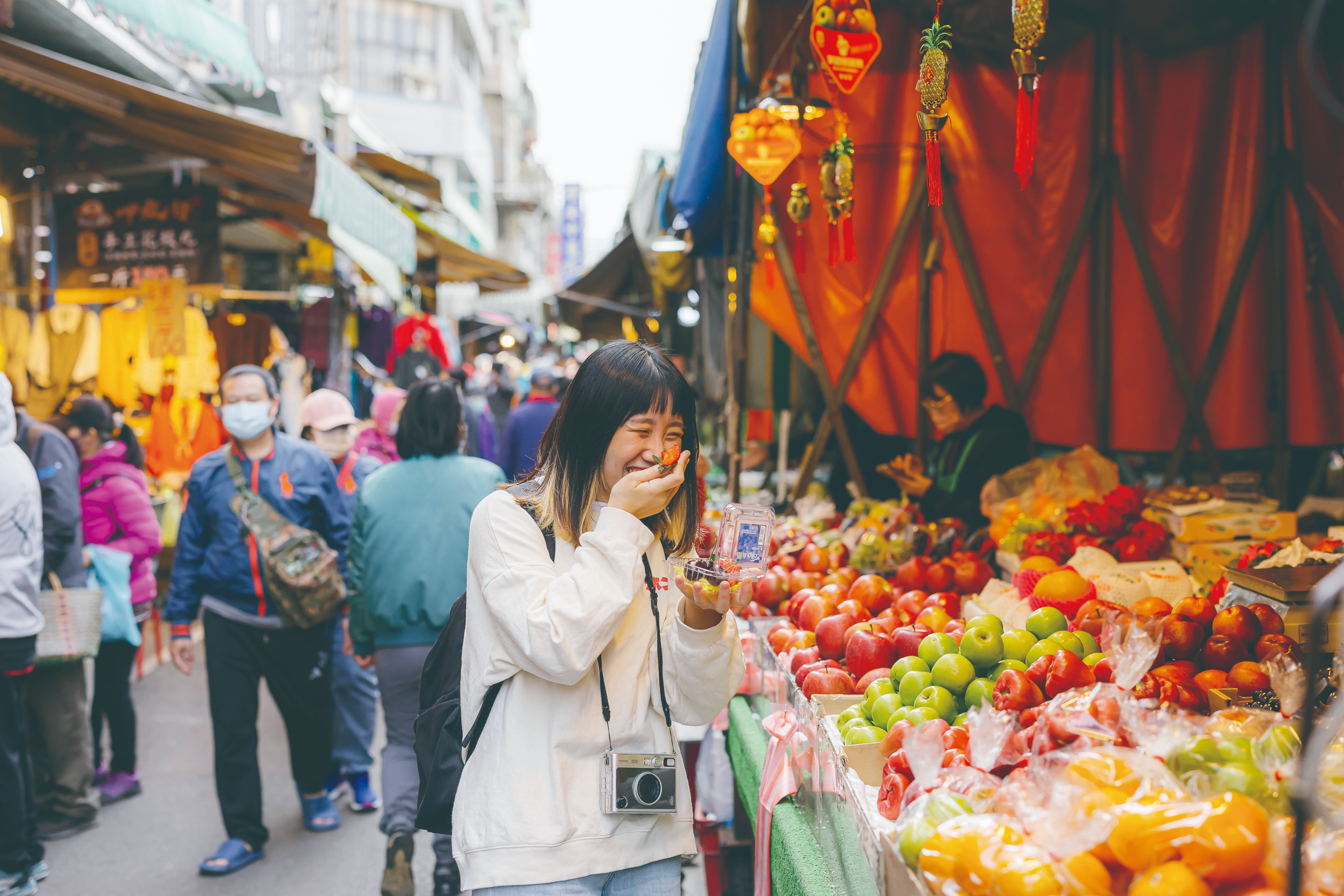 從竹東老街開始散步，用街屋光影與溪谷水聲帶你完成一天充滿呼吸感的探索