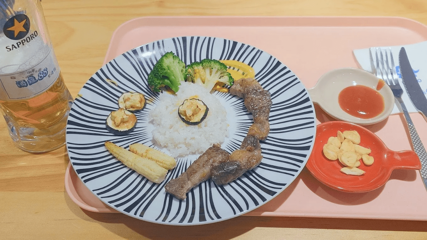 酒龜88餐酒館主打的招牌牛小排套餐